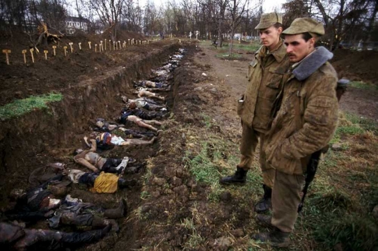 В Бресте мужик с женой просто выгуливал собаку, но  ОМОН это мало волновало.