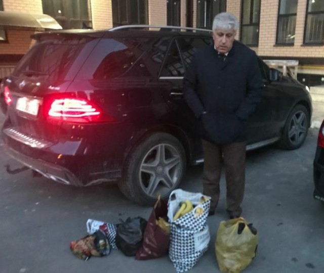 Тухлые яблоки, ошмётки сыра и сосисок в качестве начинки для бутеров — жители Ульяновска показали позиции меню школьных столовых