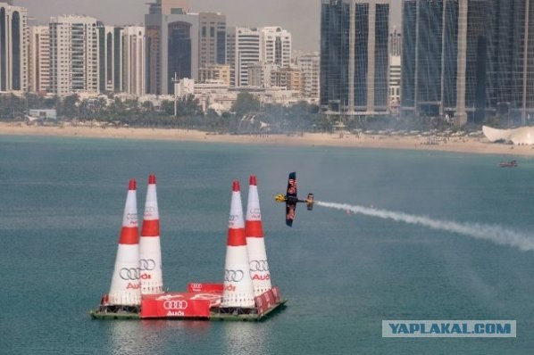 Red Bull Air Race в Абу-Даби (14 фото)