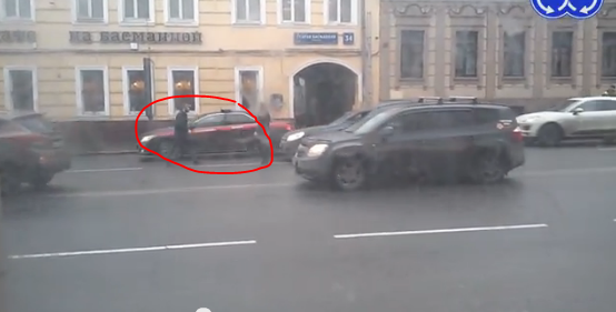 Буйный горец разбил ниву в центре москвы