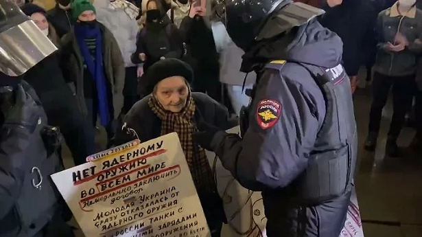 "Ты чё, урус, так со мной разговариваешь? Очканул? Форму сними, выйди один на один!"
