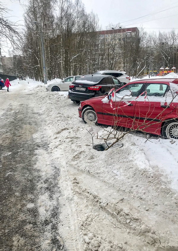 Что творится на дорогах Петербурга после снегопада