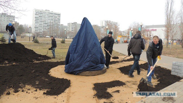 В Воронеже открыли памятник лидеру