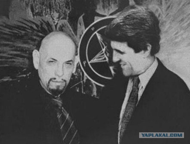 Храм Сатаны открывает статую Бафомета
