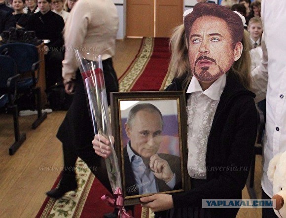 Путин подарил саратовской школьнице на день рождения свой портрет с автографом