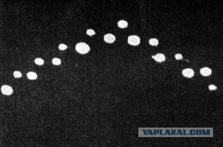 Луна и неопознанные 3 объекта