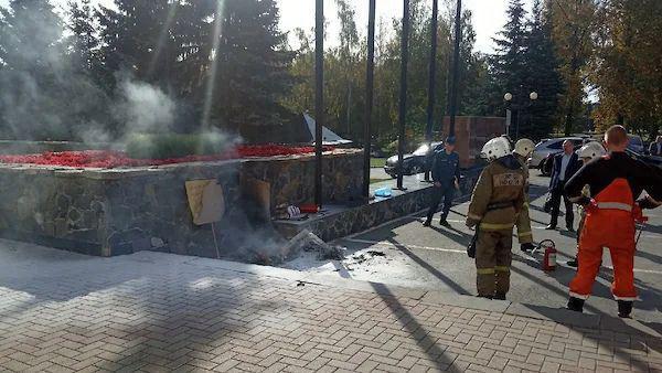 В Удмуртии заслуженный деятель науки поджег себя у здания госсовета