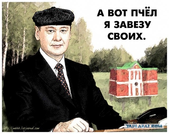 Беседин оделся в спецовку перед спуском в метро
