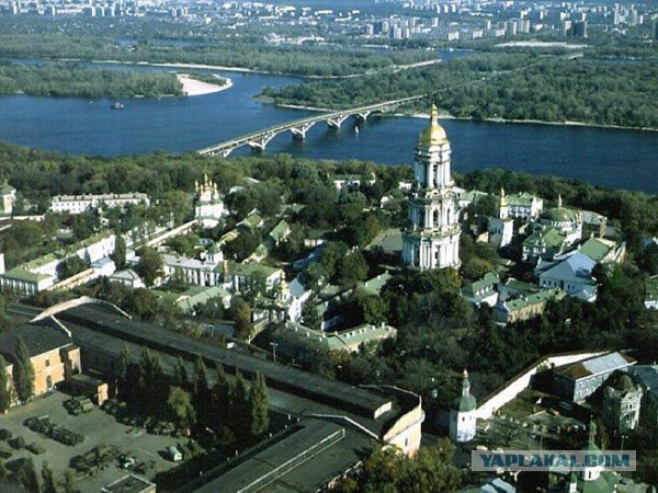 Киев на грани банкротства, жители затягивают пояса