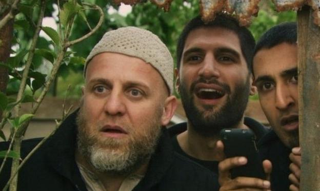 Девушка с крепкими зубами вырастила себе... хм, а это вообще лечится?!