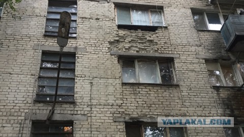 Менее часа назад в Саратове обрушилась кровля четырёхэтажного дома на проспекте 50 лет Октября