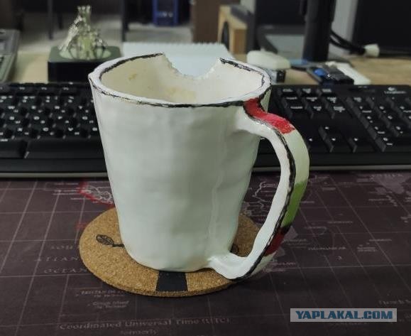 А из какой кружки вы пьёте на работе?