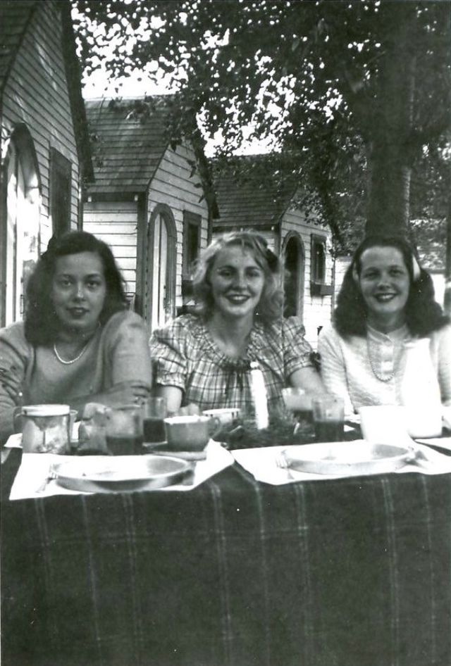 30 откровенных фотографий канадских девочек-подростков 1940-х годов