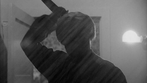 Маменькин сынок в 40