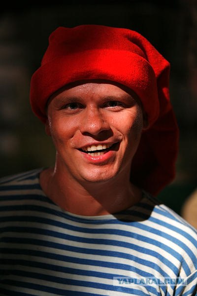 Фотожаба: За спиной