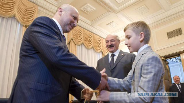 Лукашенко: Крым не теряйте и Януковича заберите