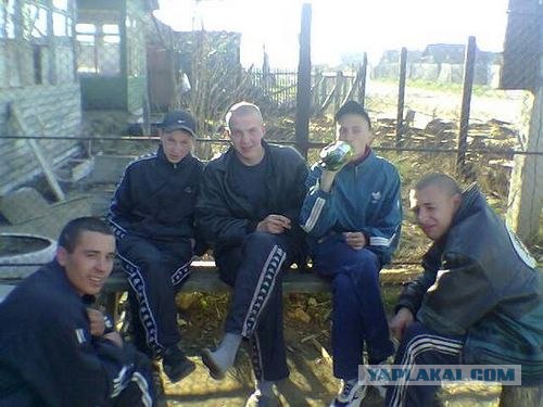 Зимой она шубу в треники заправляет?