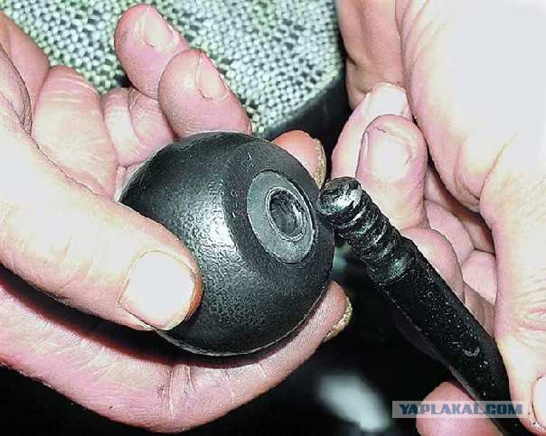 Одна из неявных опасностей авто, целый день простоявшего под палящим солнцем