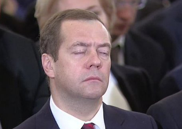 Вот что произойдёт, если шмель немного "дунет"