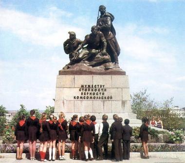 Вспомни, куда пролетели годы. Как ты был молод и свободен от забот!