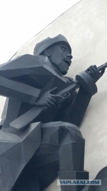 Скульптуру советского солдата в Ленобласти назвали «железным дровосеком»