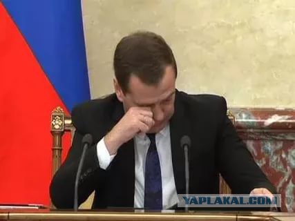 Почти половина россиян поддерживают отставку Медведева