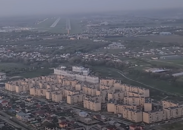 Посадку в Алматы крупнейшего в мире самолета показал на видео пилот