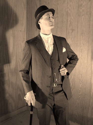 Синий джентльмен заступился за леди!