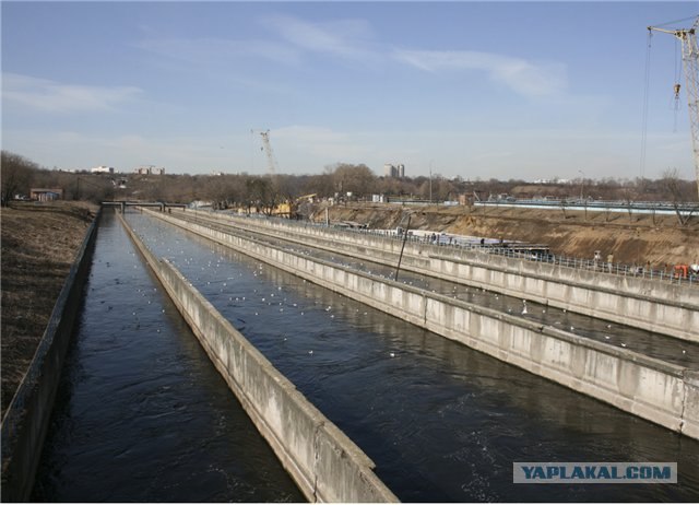 Очистные сооружения на окраине Москвы