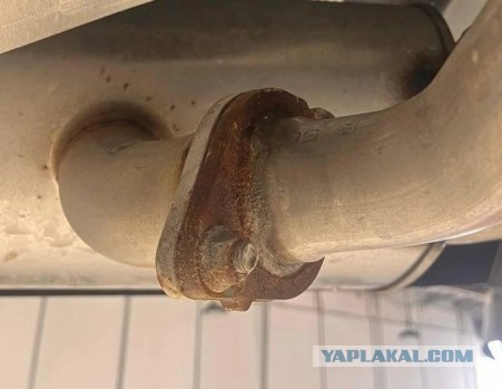 Екатеринбуржцам продали новую машину за два с половиной миллиона. Через неделю она сломалась.
