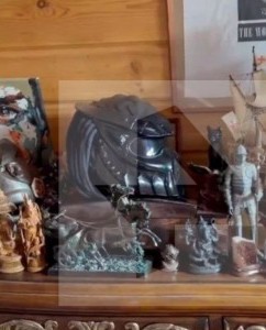 В доме экс-судьи из Сочи Валерия Слуки обнаружили арсенал оружия, элитные машины и нацистские кинжалы