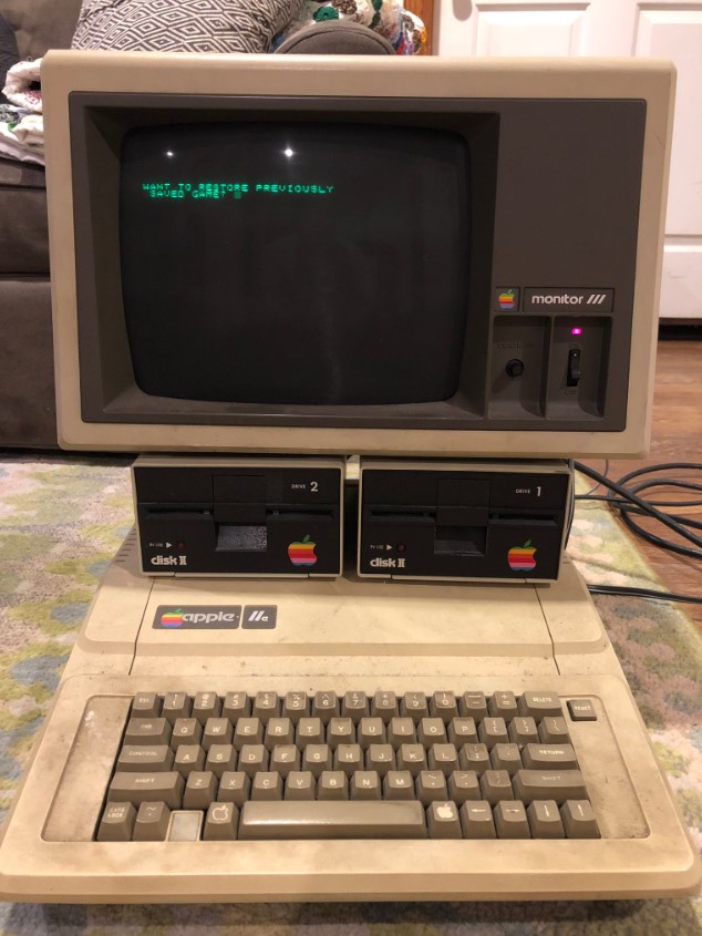 На чердаке нашли 30-летний Mac. И он заработал!