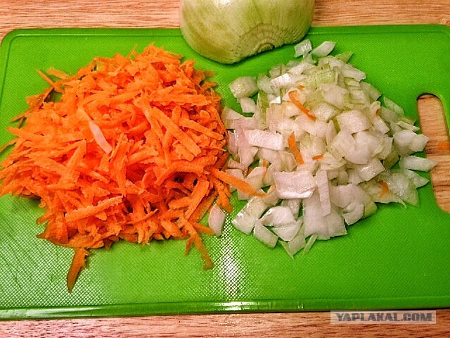 Рулет с папоротником и грибами