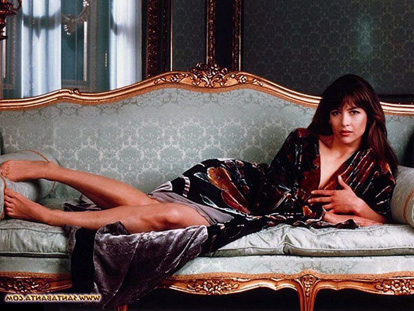 Чувственная актриса Софи Марсо жалеет, что рано стала делить постель с мужчинами