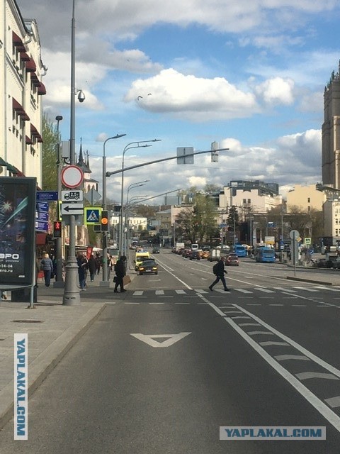 В центре Москвы бабушку сбили сразу две машины