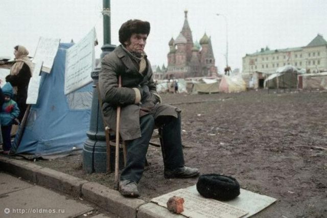 "Косяк" от Netflix - в новом сериале "The last Czars" у них в 1905 году уже Мавзолей стоит на Красной площади!