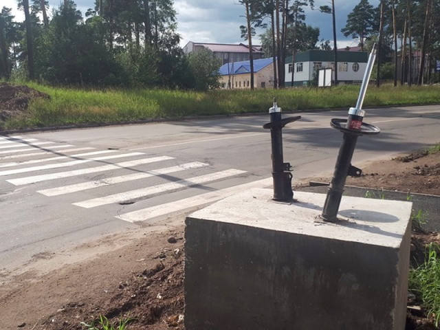 В Братске установили «Памятник убитой подвеске»