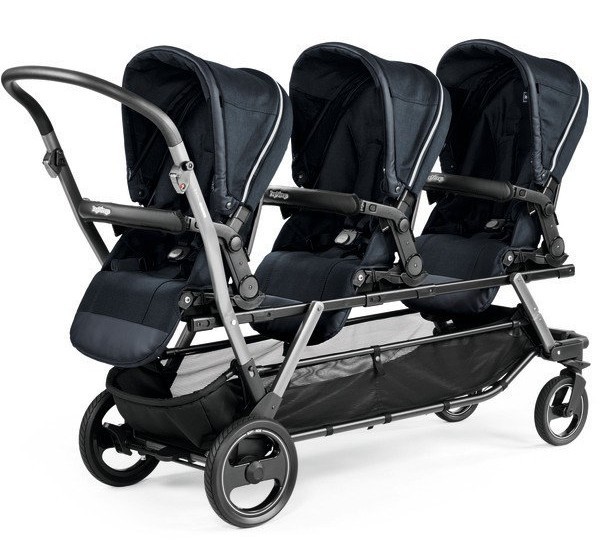 Красноярка пыталась украсть коляску из подъезда, но не прошла с ней в двери