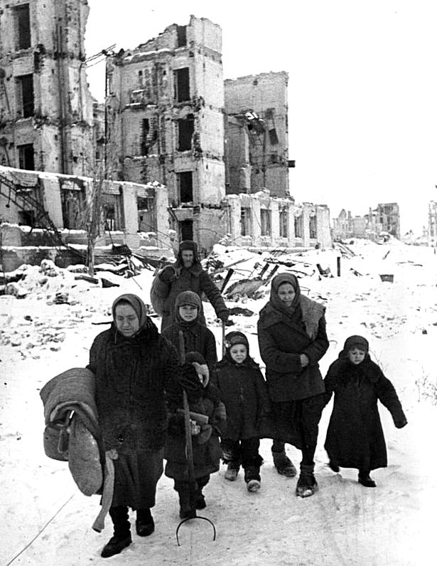 Ровно 80 лет назад фельдмаршал Паулюс, командующий 6-ой армией под Сталинградом, сдался в плен