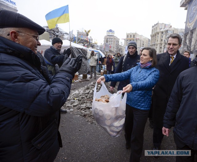 Безликие существа около "Эха Москвы"