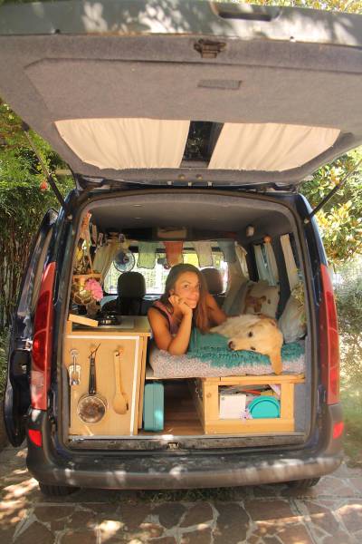 Девушка исполнила свою мечту путешествовать на автомобиле