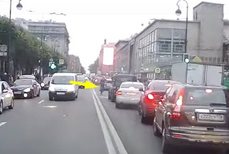 Как пропускают скорую в Санкт-Петербурге