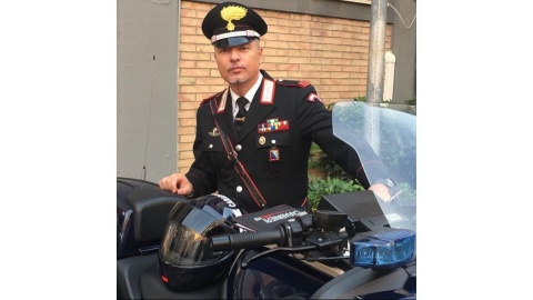 Полиция Италии против вооружённого ножом неадеквата