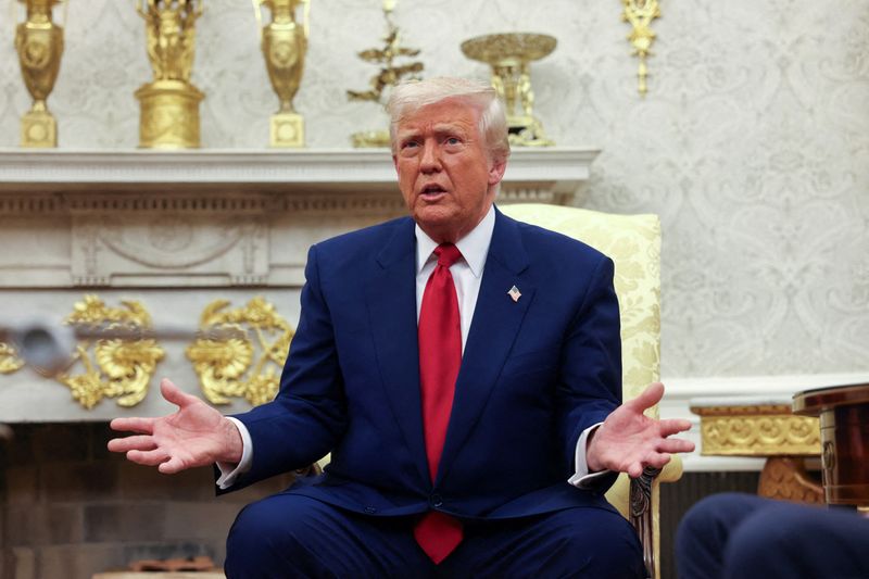 США повышают пошлины на Китай до 125%