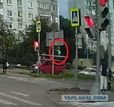 Страшное с перекрестка в Бутово. Мотоциклист на полном ходу влетел в иномарку.