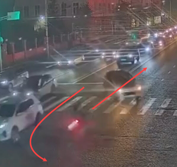 Закрыл сезон на скорости в 140 км.ч. Последние секунды жизни мотоциклиста попали на видео.