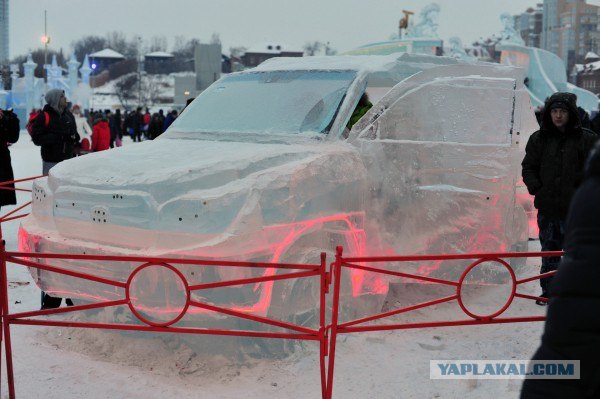 Пацанчики в снежном авто