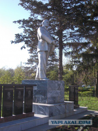 Памятники Ленину