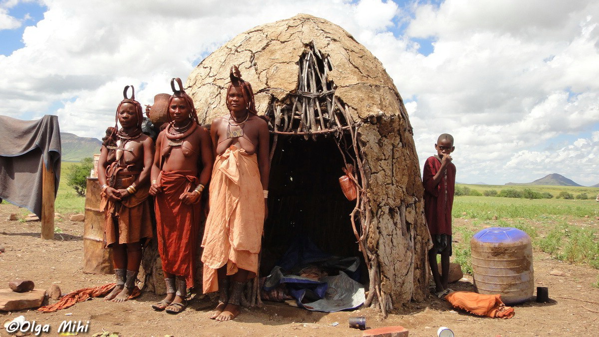 Разрозненные племена. Племя Химба жилище. Северная Намибия племя Химба. Племя Химба в Африке. Химба народы Намибии.
