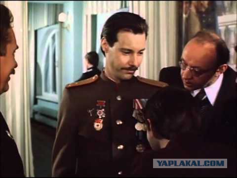 Квасной патриотизм жирным слоем стекает по кузову автомобиля